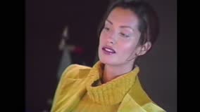 Yasmeen Ghauri And Donating To Breast Cancer Research Film Video Stock