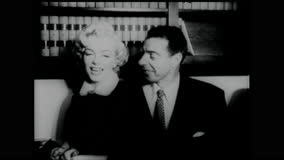 JOE DIMAGGIO MARILYN MONROE KISS DURING THEIR WEDDING DAY CLASSIC NY YANKEES