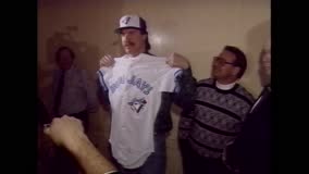 Toronto Blue Jays pitcher Jack Morris, center, talks to manager